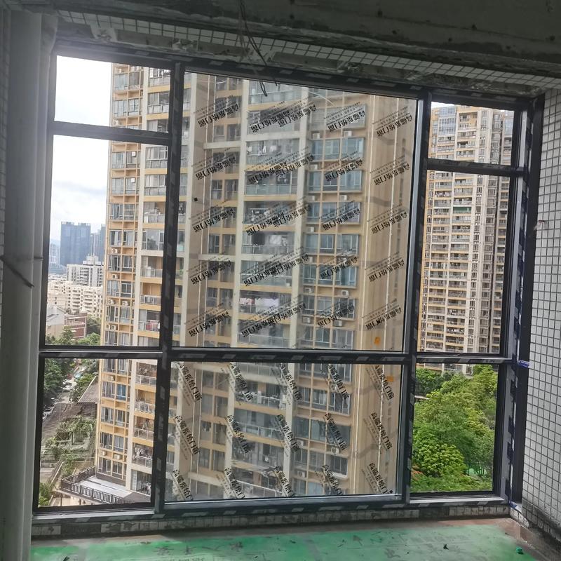 教学楼旧窗换新颜 三层塑钢窗更换为110断桥铝系统门窗施工详解