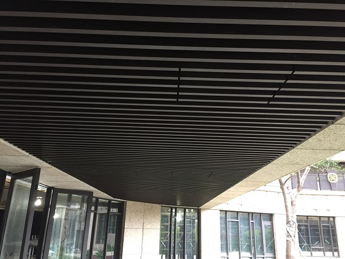 格栅天花板与力霸金属门窗工程的协同施工规划——以枫霖金属工程为例